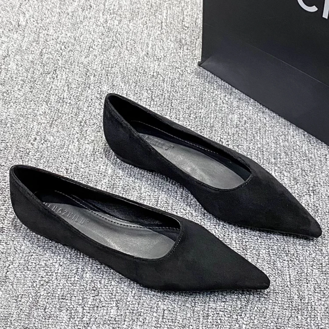 2025新款黑色尖头平底单鞋女百搭上班瓢鞋久站不累职业面试工作鞋