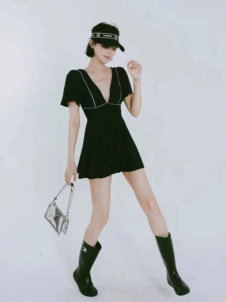 温泉度假时尚休闲运动气质遮肉显瘦纯欲风格连体裙式泳衣