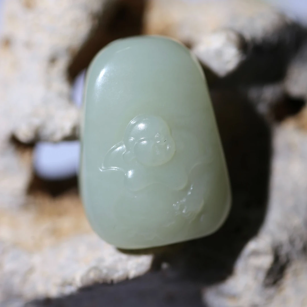 弥勒佛吊坠.新疆和田玉山料雕刻，工艺精美，玉质油润