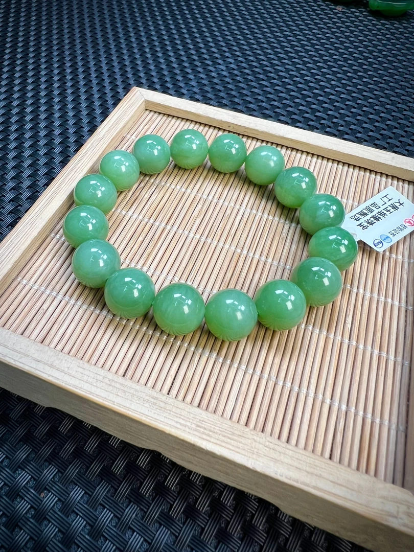 【九哥珠宝SC37-1】和田玉碧玉手串12MM冰胶粉绿 多样性发一件
