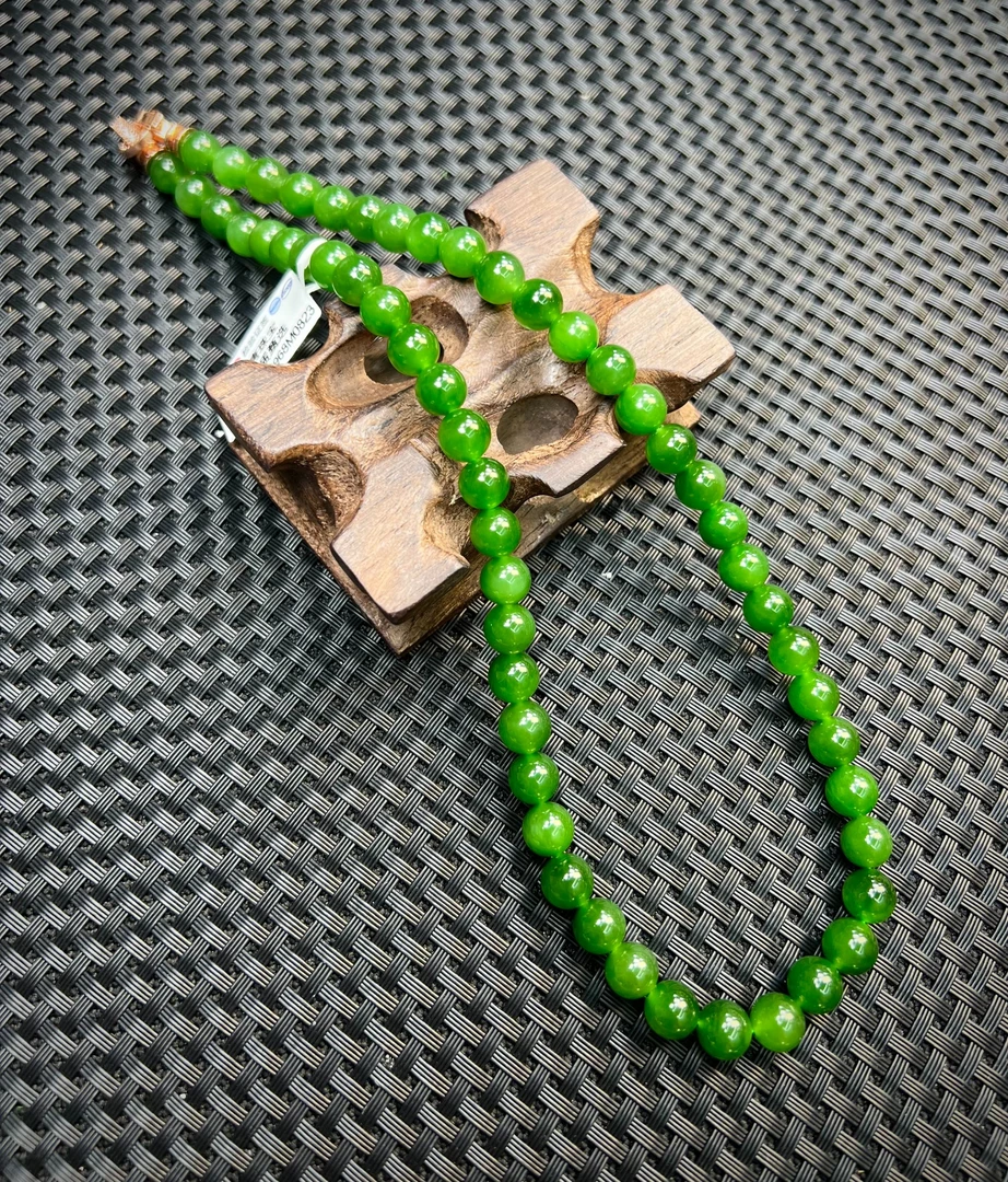 【九哥珠宝XL46】和田玉碧玉8MM菠菜绿项链 多样性发一件