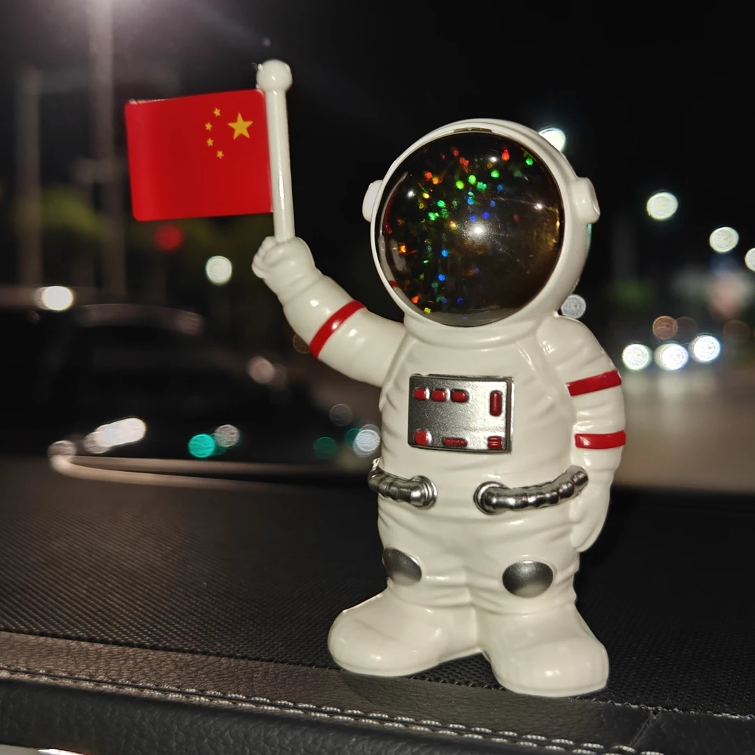 太阳能下单车载摆件高档宇航员车内中控台高端摆件车内车内用品