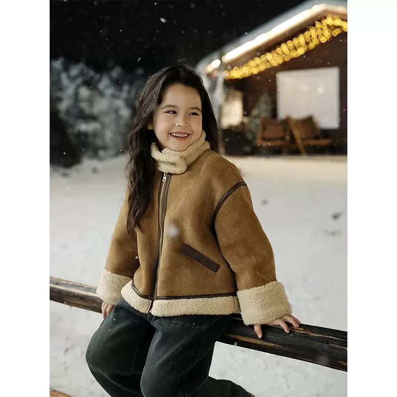 史豌豆女童栗色一体皮毛外套 Y4100