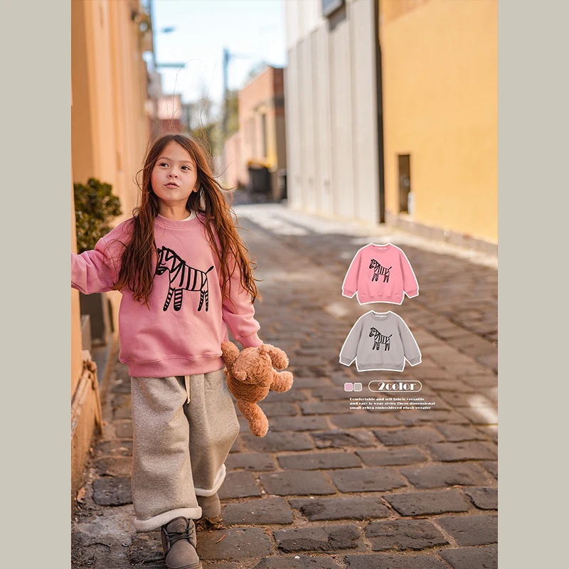 史豌豆女童立体小斑马刺绣加绒卫衣  Q1068