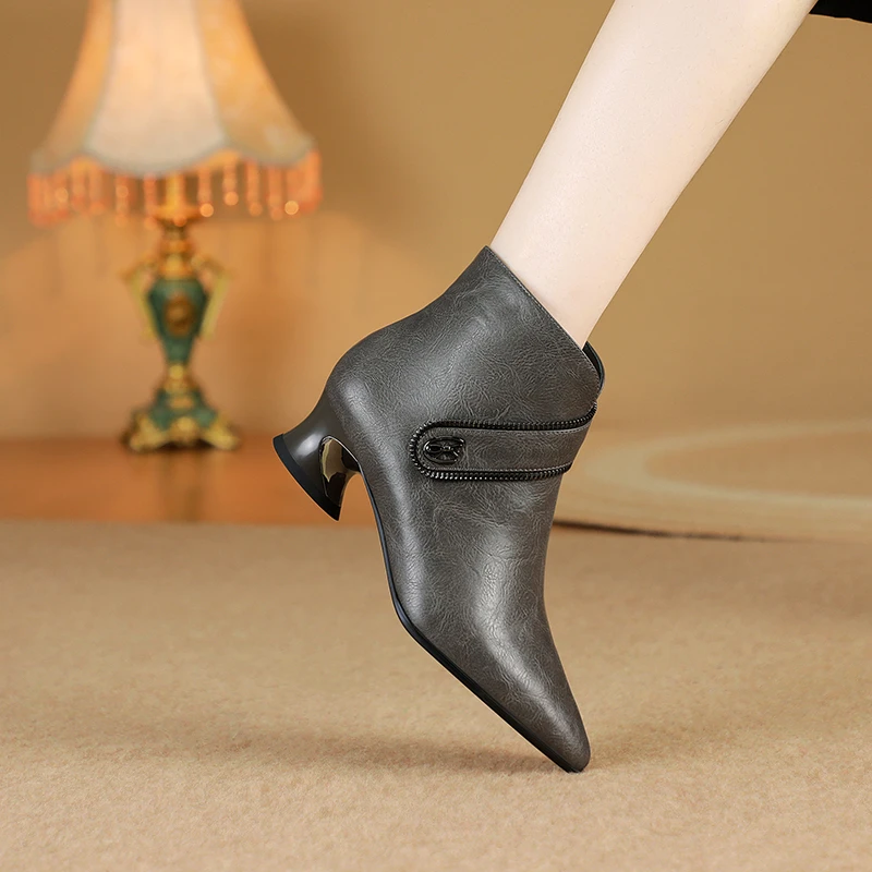 设计感真皮短靴/牛皮/34-42/8936软底软面冬季新款靴子百搭时装靴