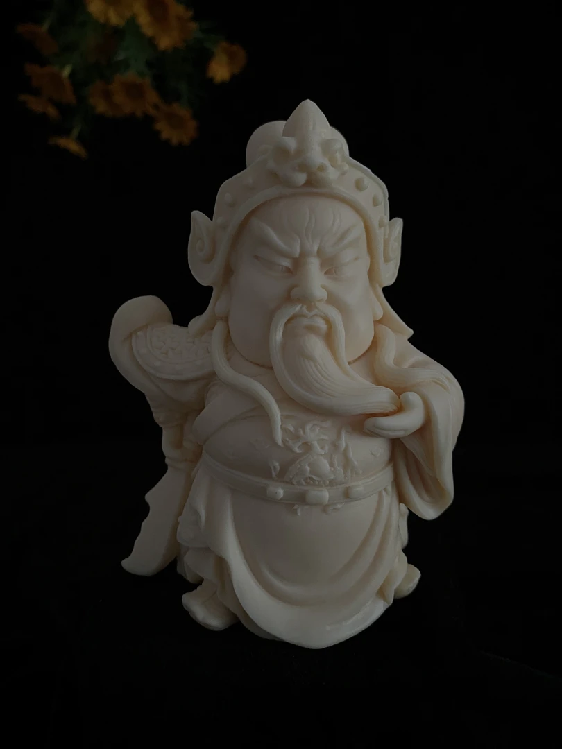 象牙果雕三国关羽武财爷文玩手把件，摆件。