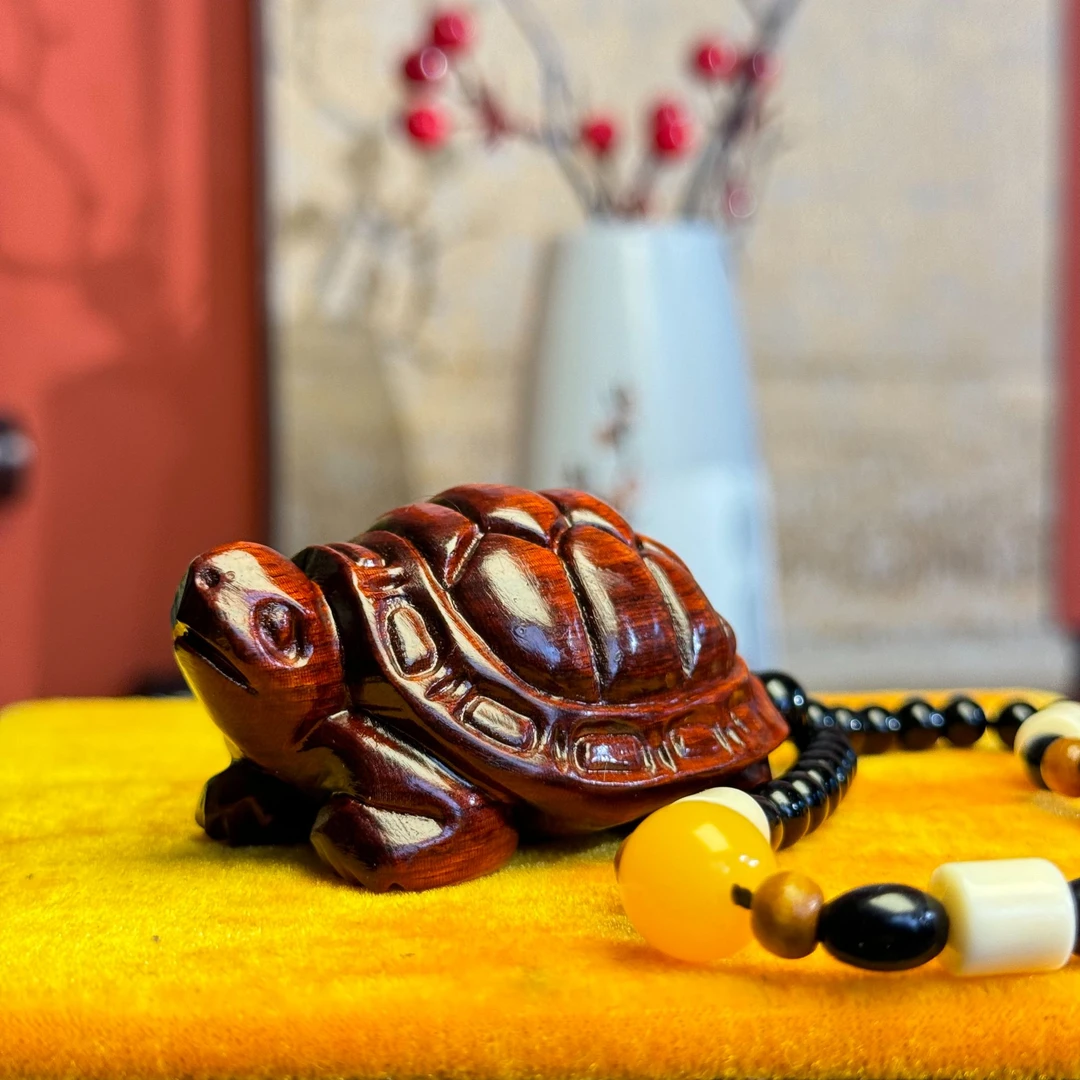 富甲天下 檀木雕刻手把件