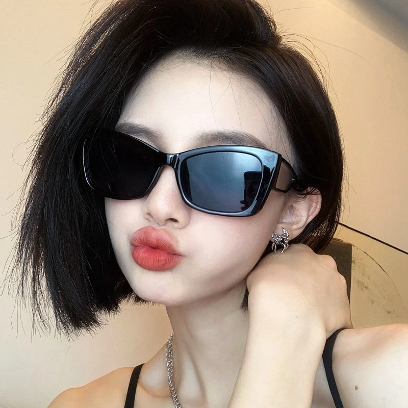 欧美扁方框ins高级感墨镜潮夏日遮阳度假休闲眼镜女凹造型太阳镜