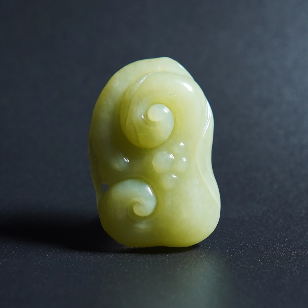 H2412042979/清晚期/黄玉如意卷云纹圆雕件 文玩  