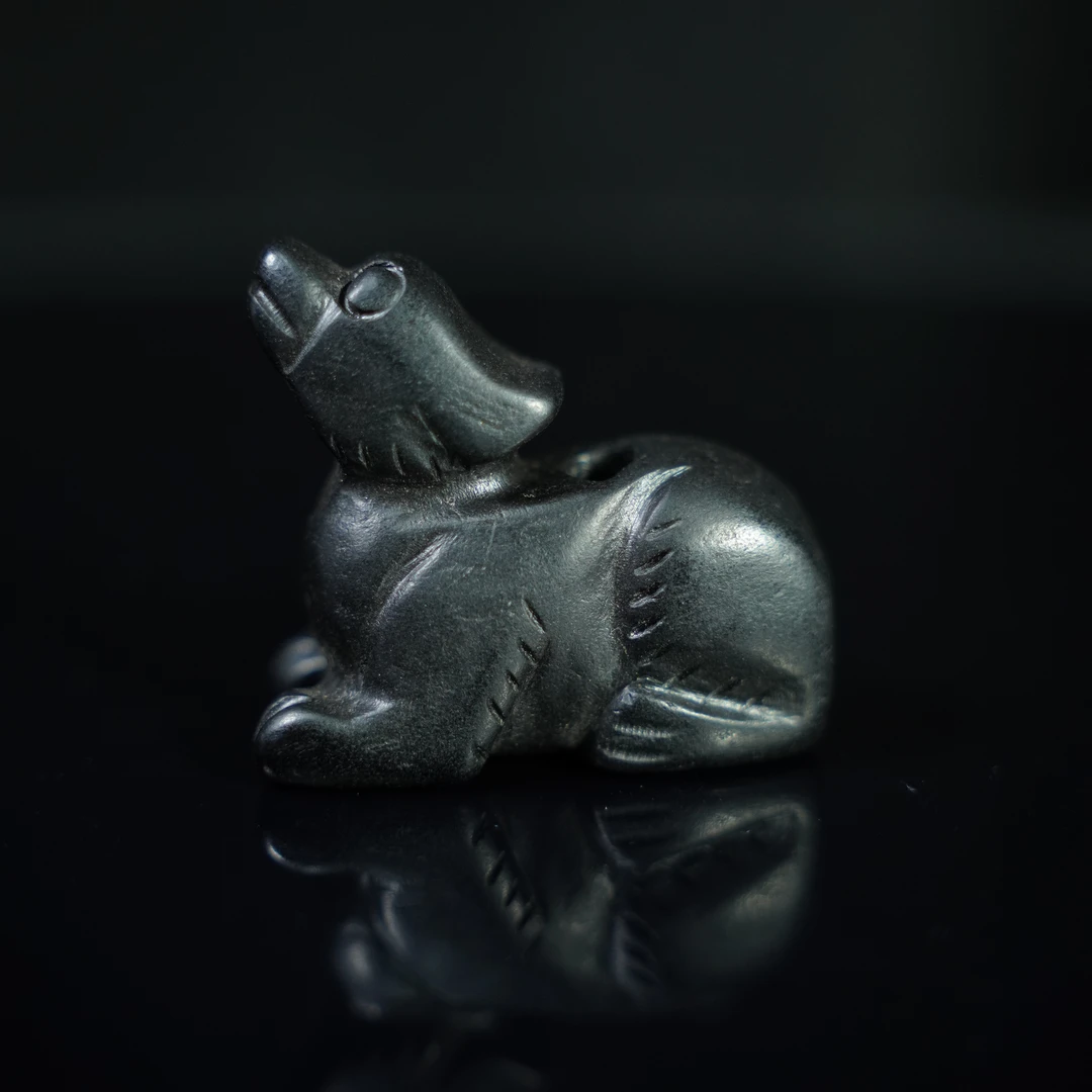 H2408252410/清代-19世纪/煤精石瑞兽坠 古董  收藏