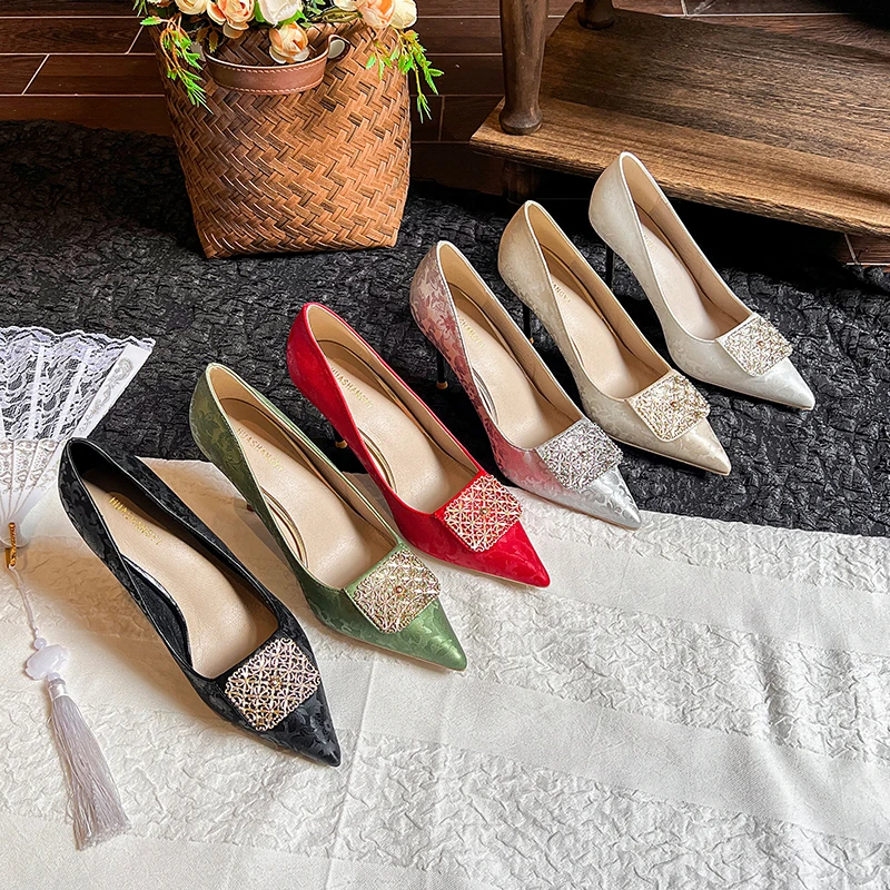 细跟尖头高跟鞋2024秋新款性感舒适婚纱伴娘红色新娘大小码女单鞋