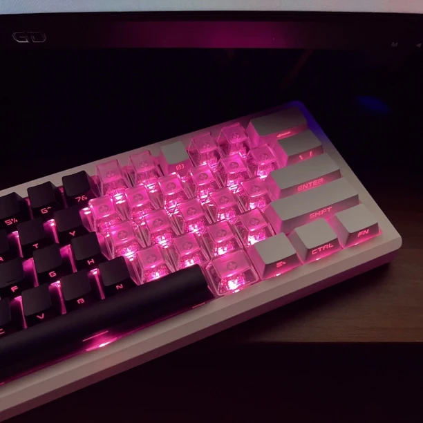 黑夜极光侧刻PC透光键帽OEM高度PBT加PC材质132键小全套侧刻键帽