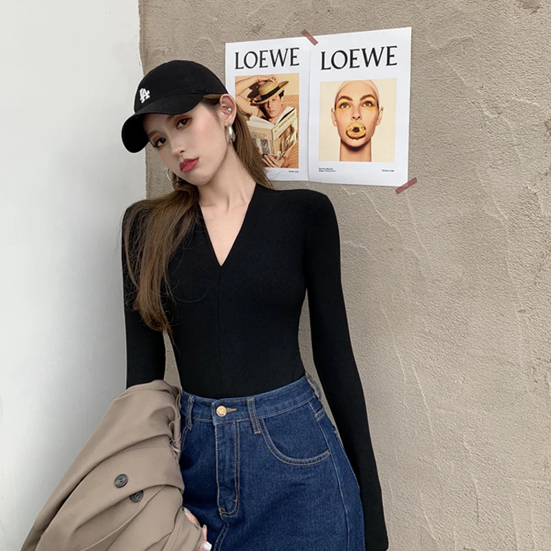黑色长袖T恤女2025秋冬季修身显瘦洋气性感内搭打底衫纯色V领上衣