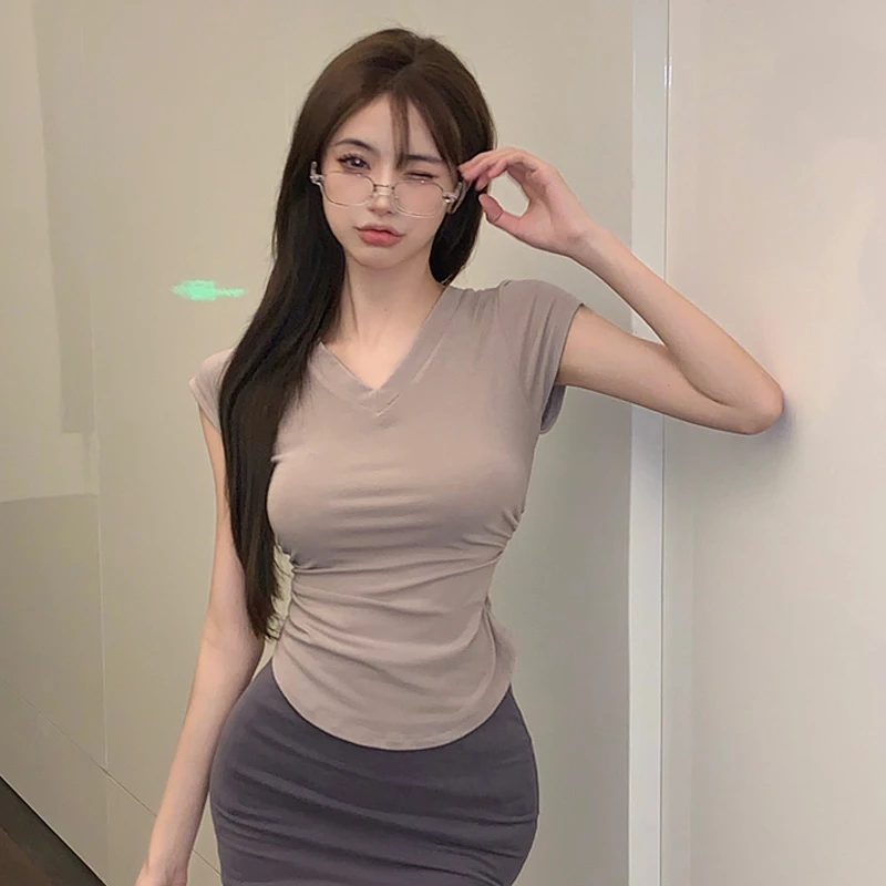 纯欲风不规则v领t恤女款显胸褶皱短袖夏性感修身弧形下摆辣妹上衣