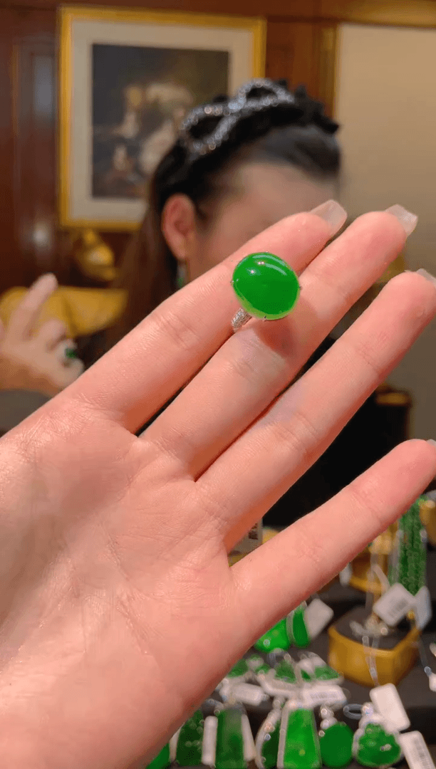 【闪购商品】翡翠57348-18K金镶嵌天然A货翡翠蛋面戒指