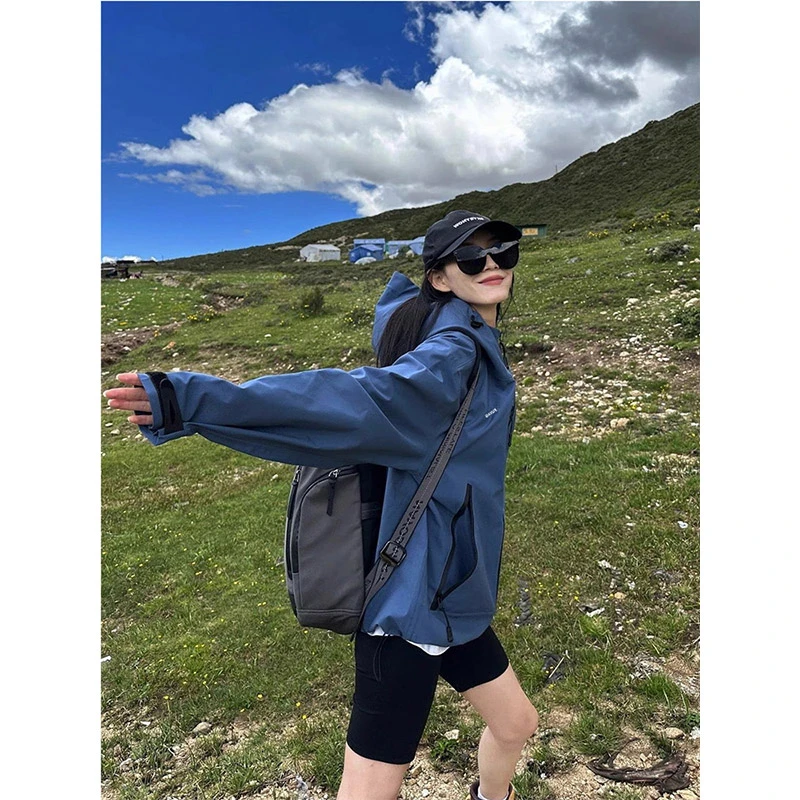 昆白蓝色冲锋衣外套女2024春秋新款三合一防风情侣登山服旅游穿搭