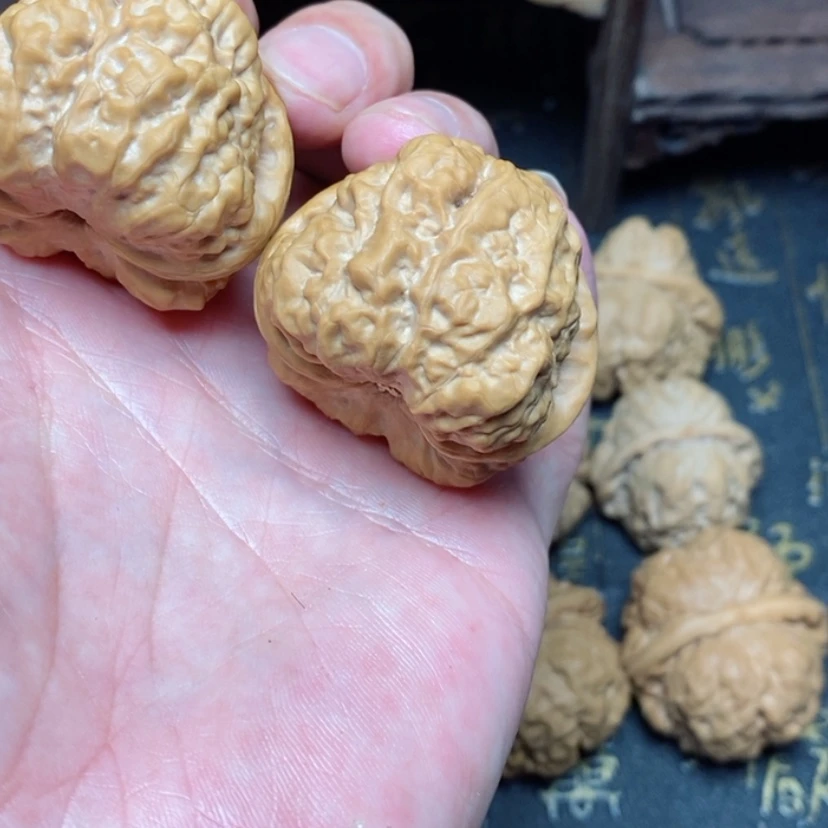 【闪购商品】桃核吊坠江*军