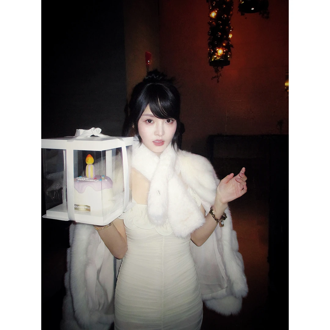 FORNI  狐狸毛芙蕾雅星辰女王白色气质皮草短款轻奢外套