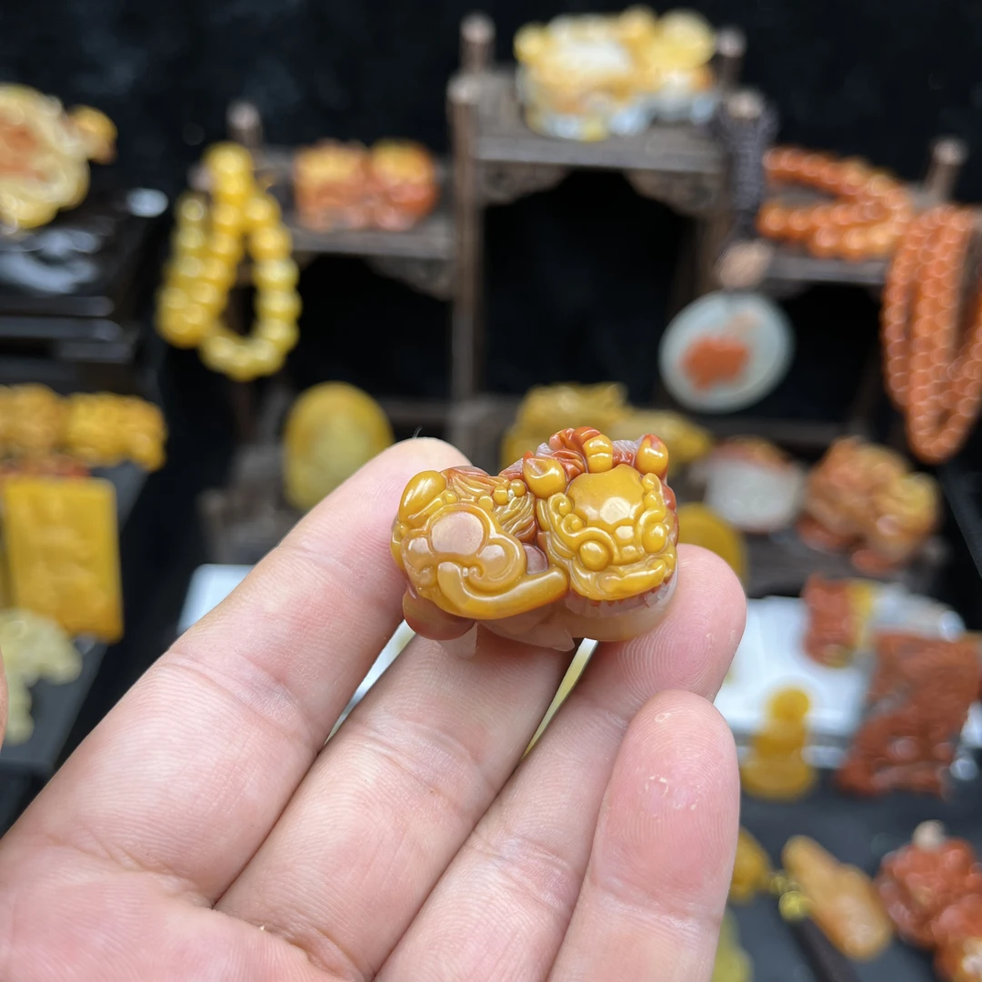 黄龙玉霸王貔貅吊坠