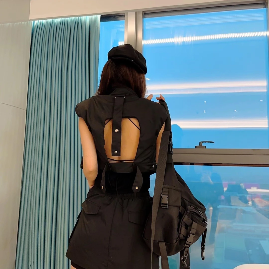 后背镂空休闲时尚百搭马甲