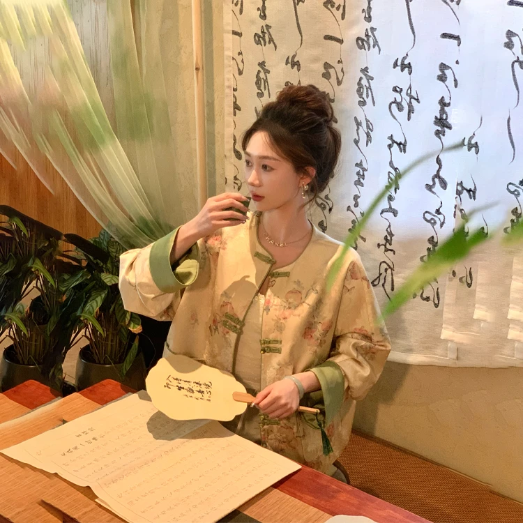 孔雪儿XueEr  陌上花开蝴蝶飞  / 新中式圆领提花盘扣国风外套