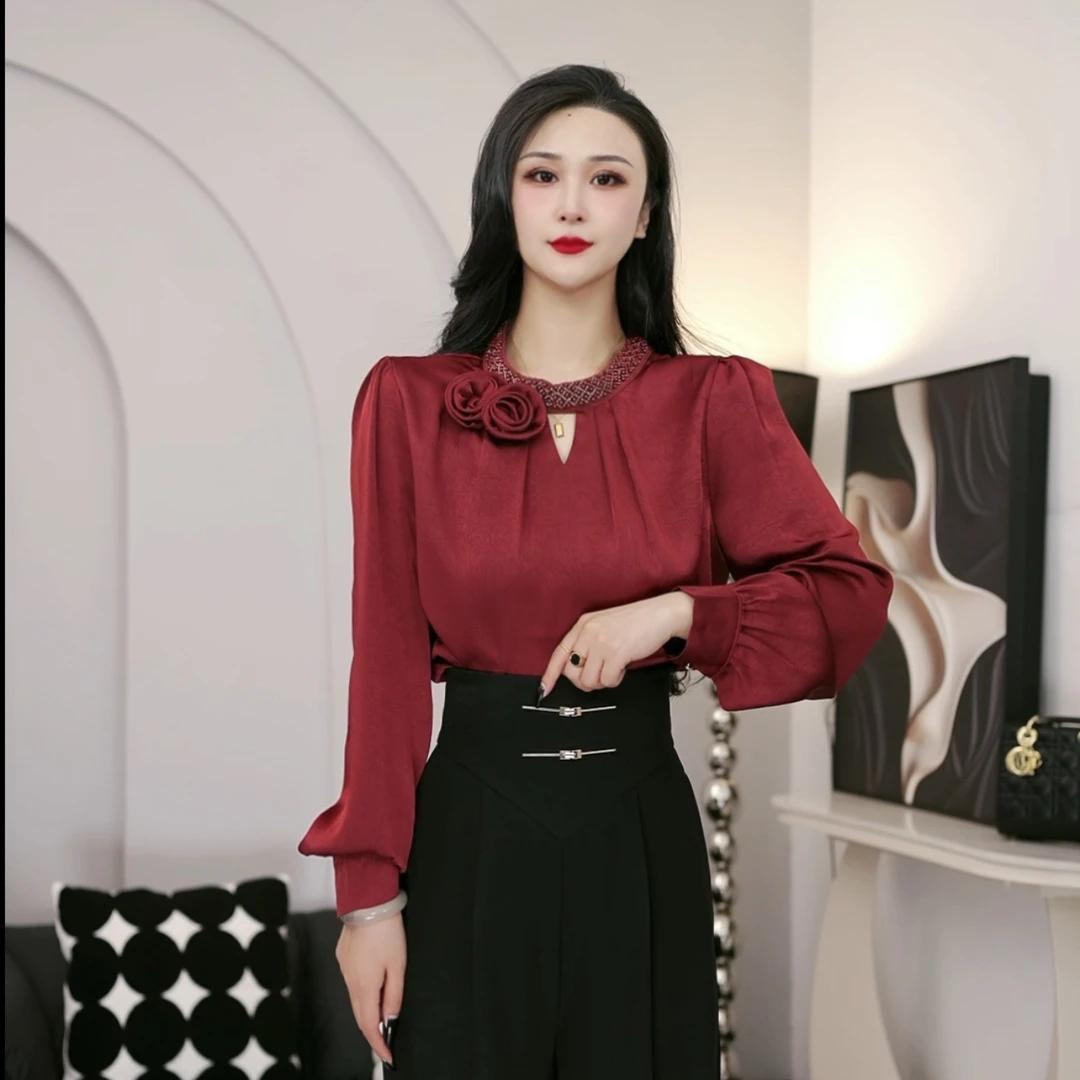 本诣新款女人味气质轻奢项链装饰款衬衫女