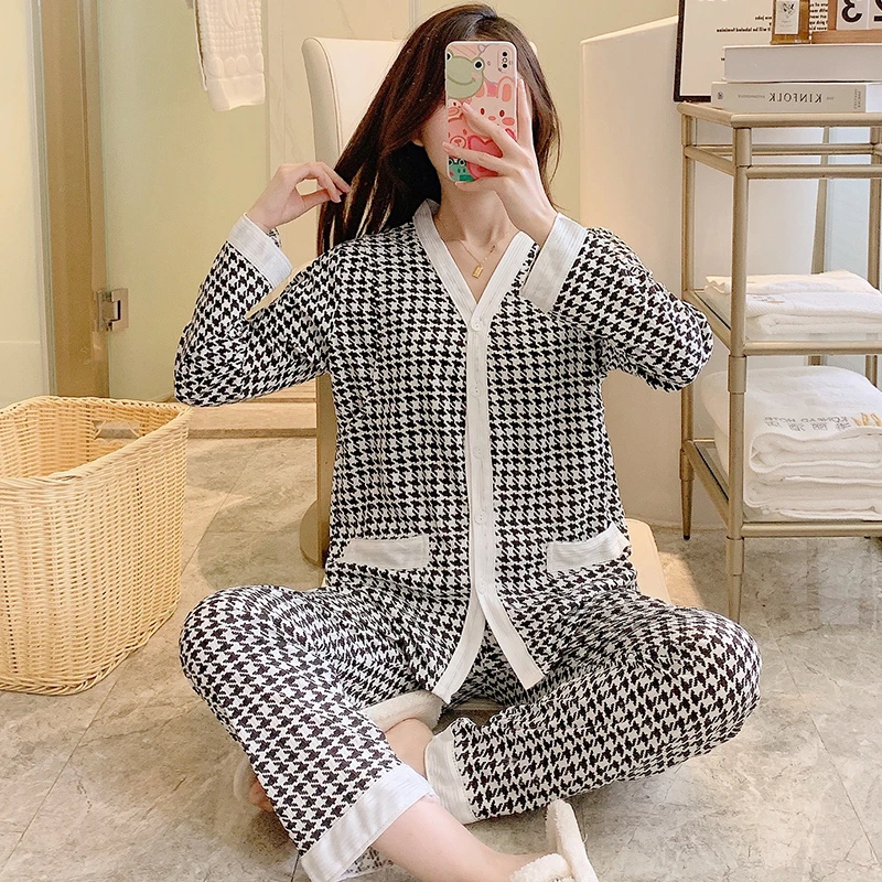 月子服夏季薄款产后哺乳衣吸汗怀孕2月份3喂奶大码孕妇睡衣秋套装