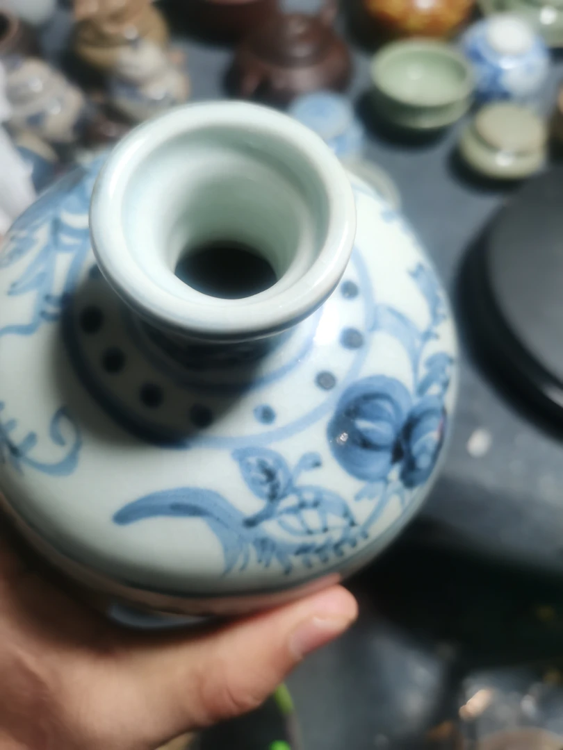 一个青花的一个瓶