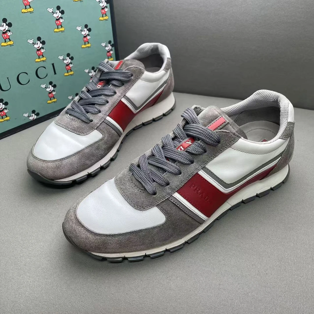 95新 Prada/普拉达 灰白色拼接侧边压印logo时尚百搭运动鞋 42码