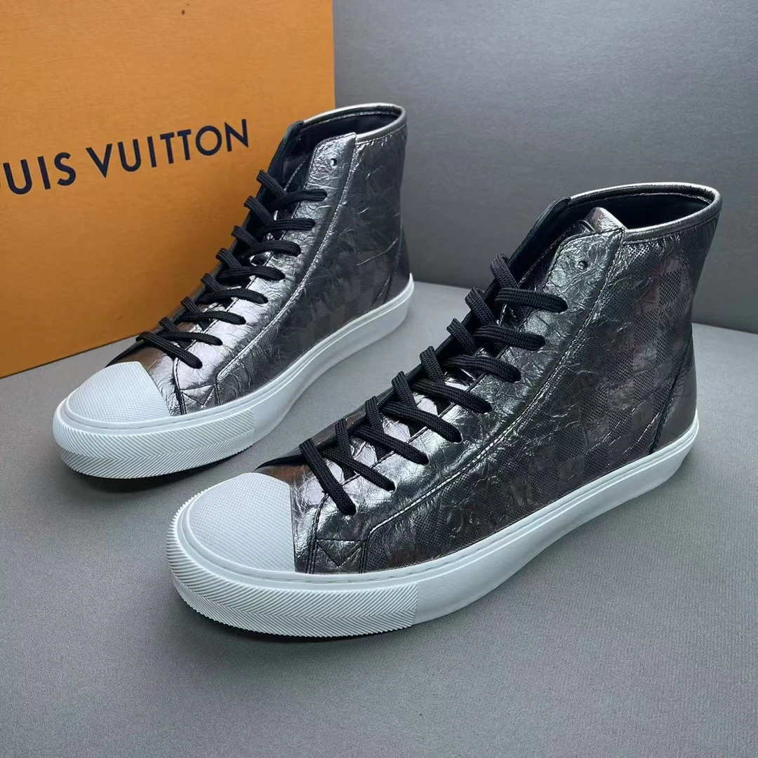 全新未使用 LouisVuitton/路易威登 银色亮漆裂纹高帮板鞋 多尺码
