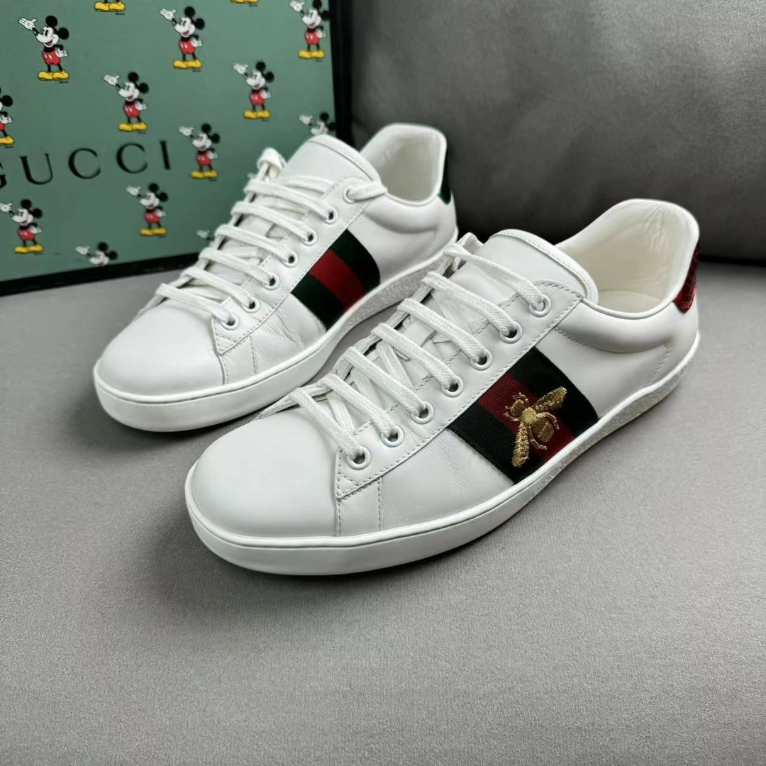 95新 GUCCI/古驰 白色金色蜜蜂刺绣经典百搭低帮板鞋 42码