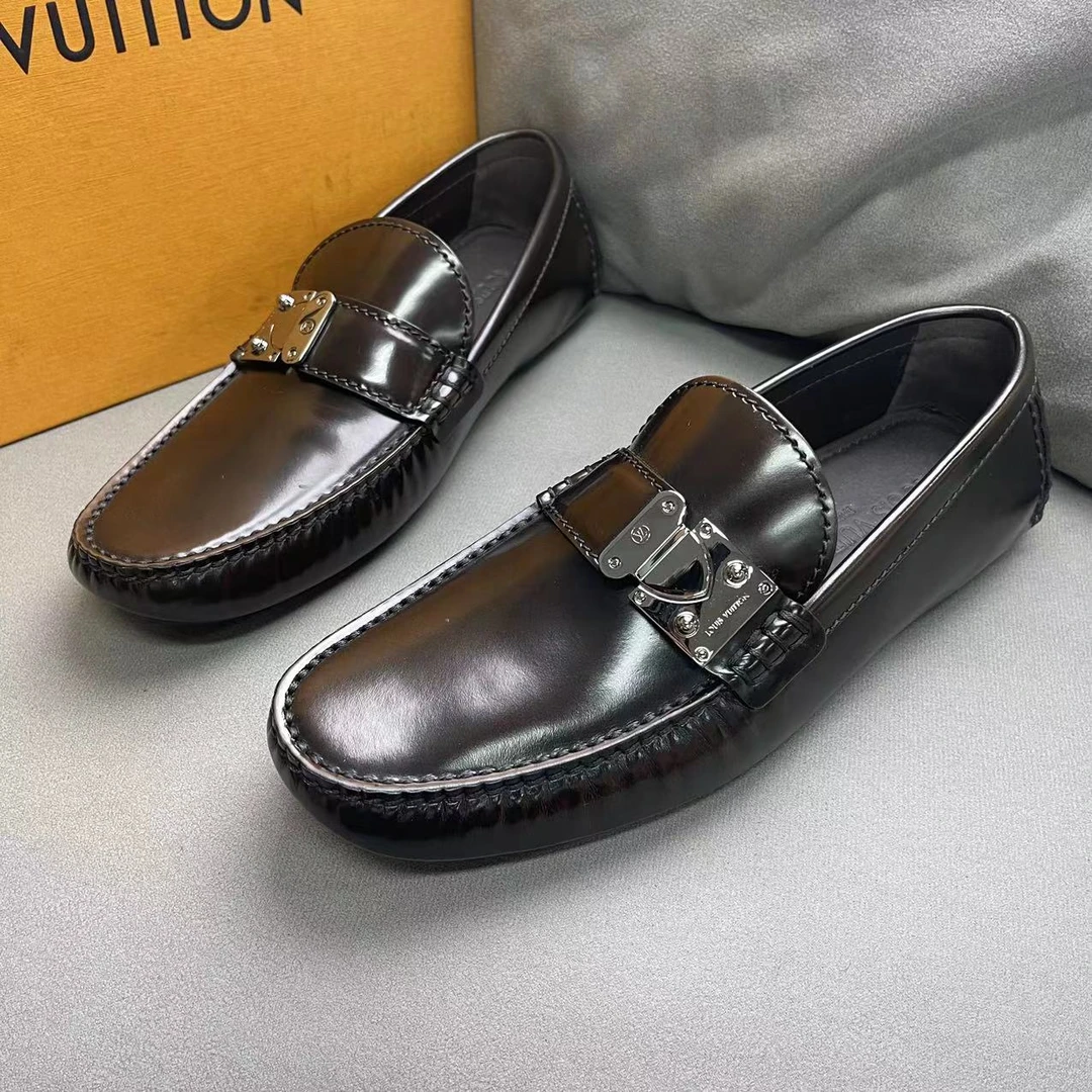 LouisVuitton/路易威登棕色亮面金属logo经典复古豆豆鞋41码/全新