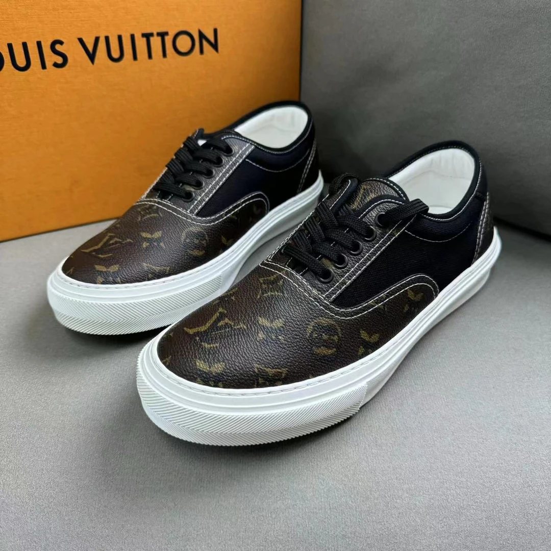 全新未使用 LouisVuitton/路易威登 黑棕老花时尚低帮板鞋 42码