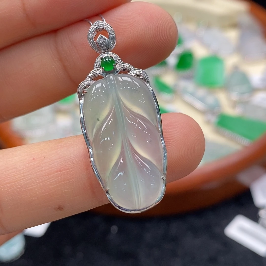 翡翠吊坠(不含链)18K金镶嵌