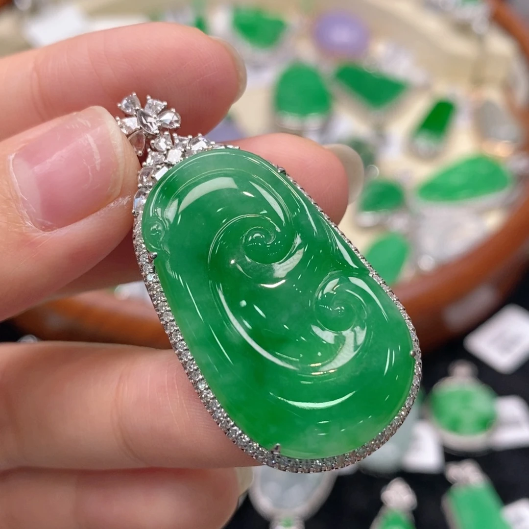 翡翠吊坠(不含链)18K金镶嵌