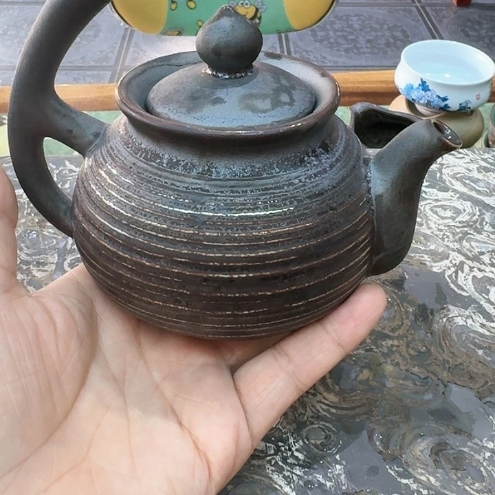 古铜釉壶一个，来几来啦