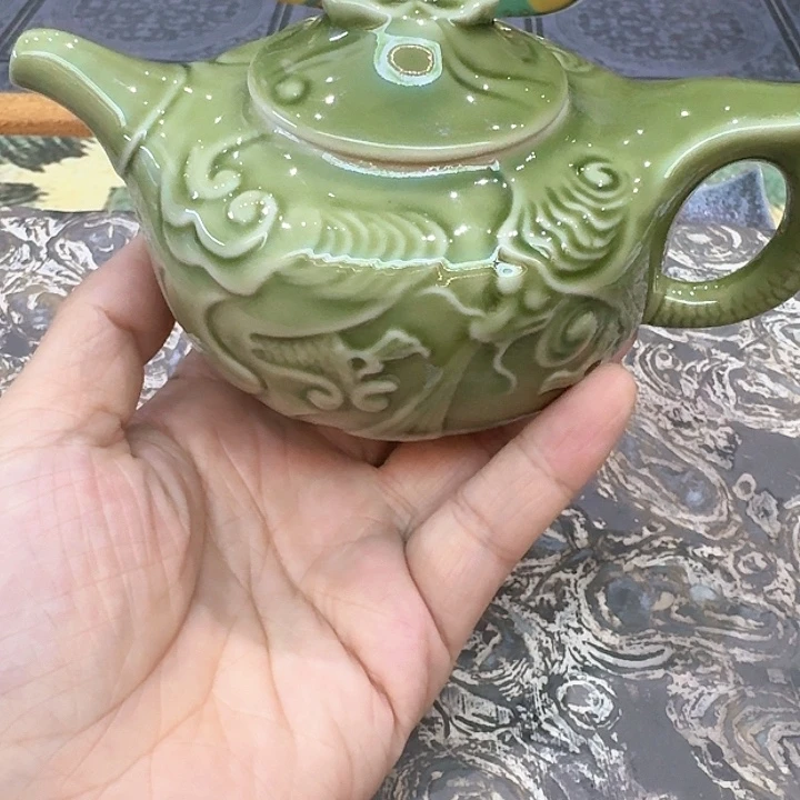 佛瓷碧绿壶一个。。