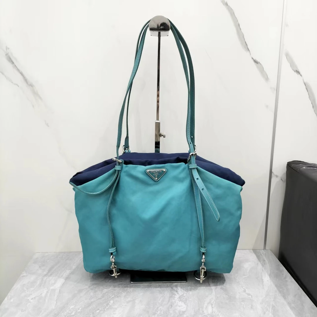 95新 Prada/普拉达 普拉达蓝绿色单肩包/货号9923