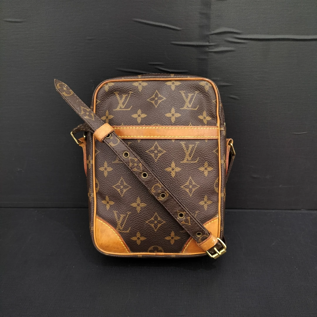 95新 LouisVuitton/路易威登 95新lv相机斜挎包/货号11572