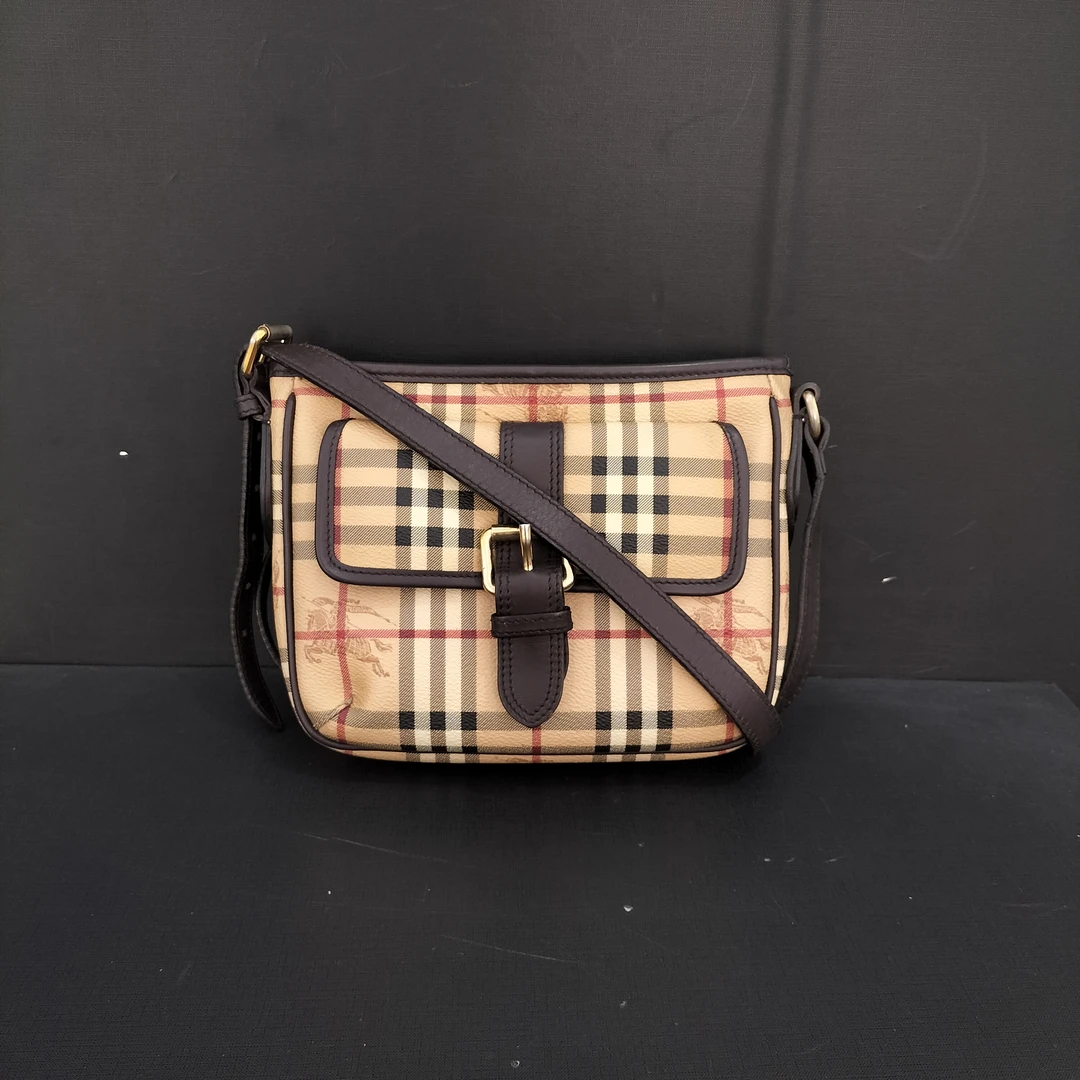 95新 BURBERRY/博柏利 95新巴宝莉斜挎包／货号11356