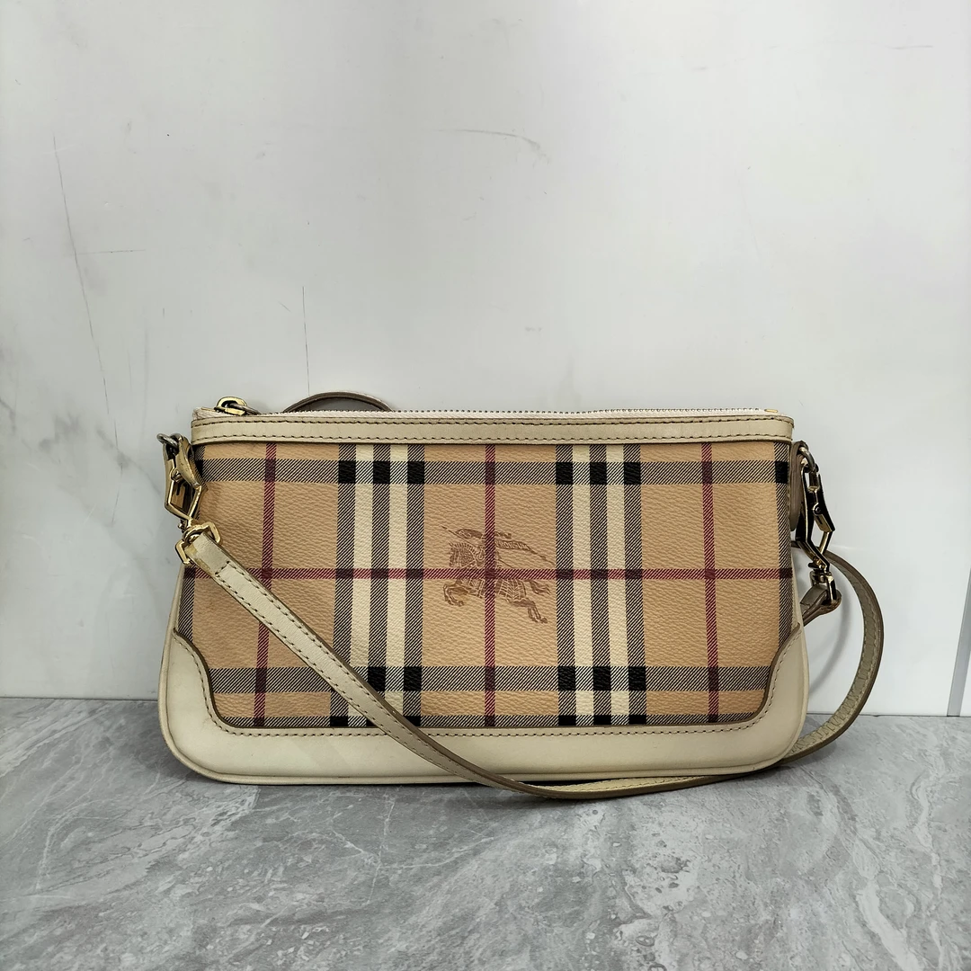 95新 BURBERRY/博柏利 巴宝莉战马格纹单肩斜挎包/货号10115