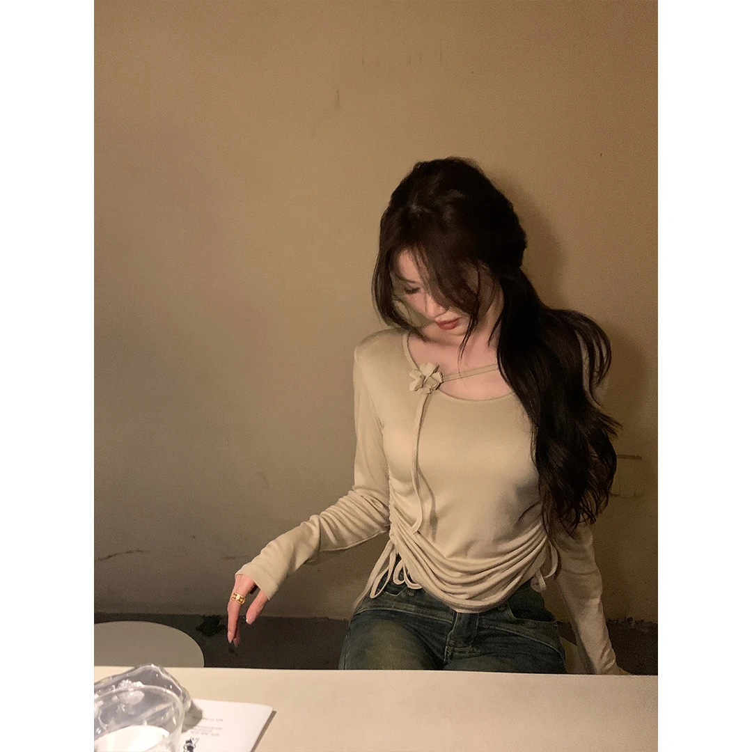 【偷偷藏不住】纯欲花朵打底衫 掐腰比例显瘦感 NN23100300