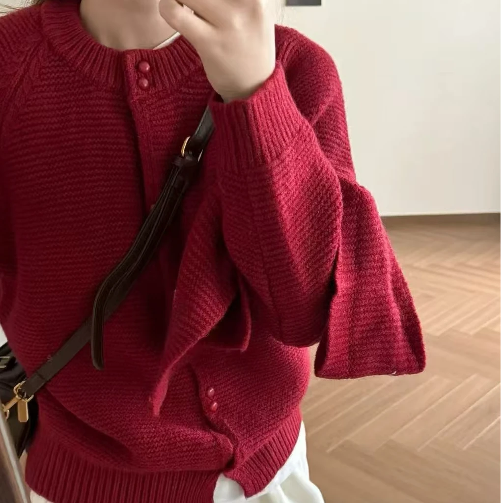 围巾红色开衫时尚针织衫软糯显瘦