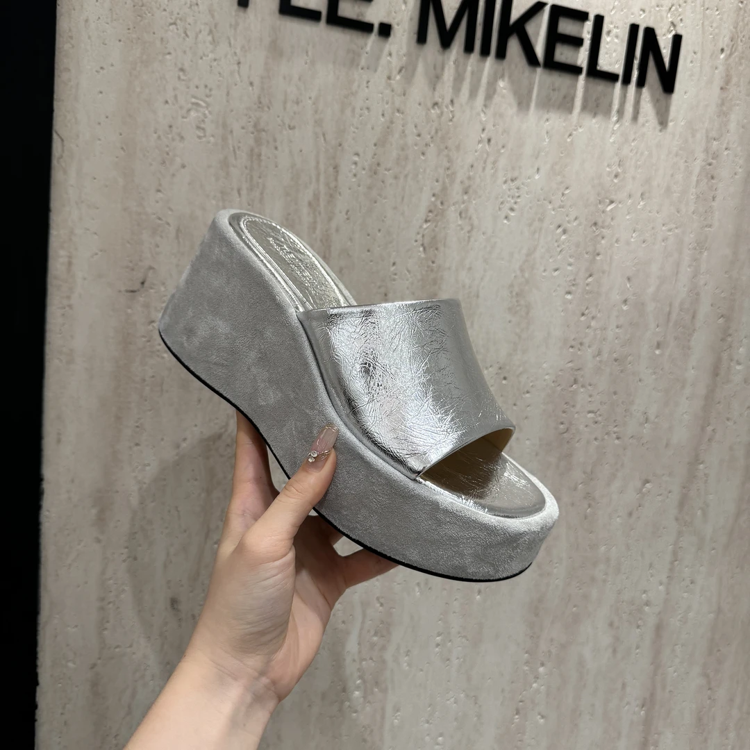 2025夏季新款网红沙滩厚底夹脚人字拖女韩版外穿防滑银色高跟凉拖