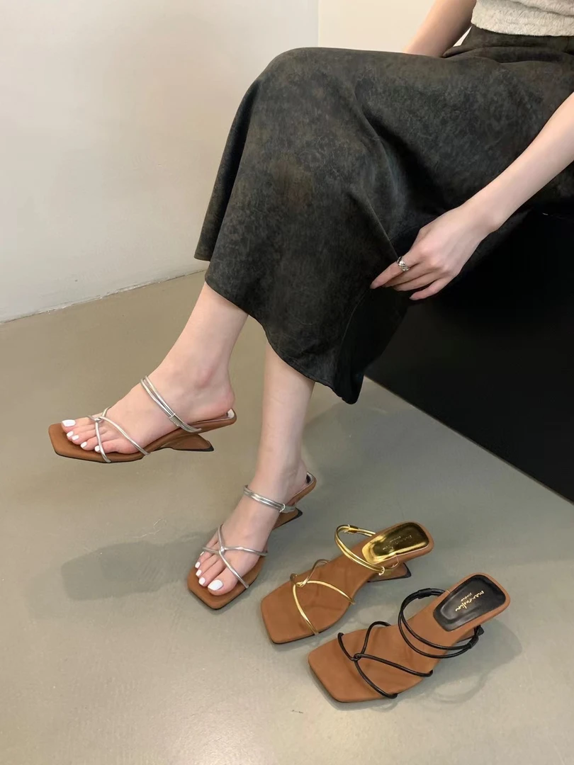 复古感方头一字带坡跟凉拖女两穿683-2