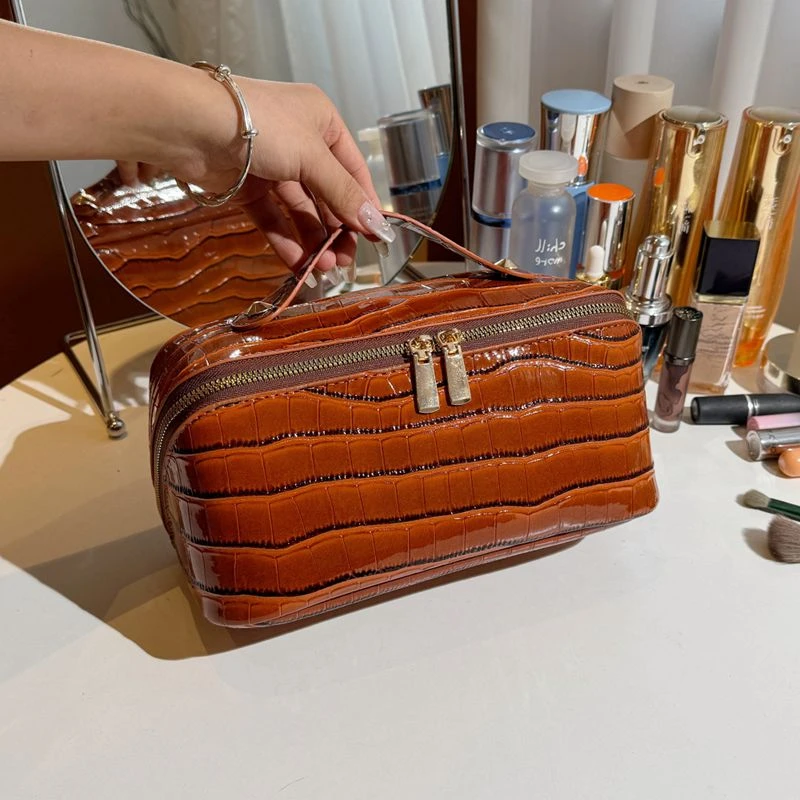 新款鳄鱼纹皮质手提化妆包女大容量便携旅行高级感护肤品收纳包袋