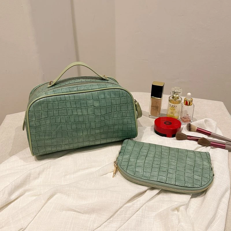2023秋冬新款女士化妆包大容量时尚高级感鳄鱼纹皮革化妆品收纳包