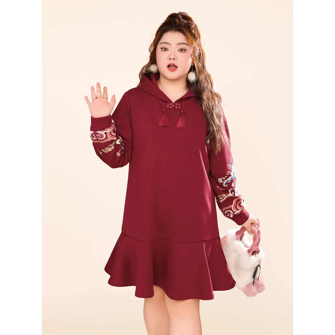 MsShe大码女新中式连帽流苏盘扣银狐绒连衣裙D~F2311023