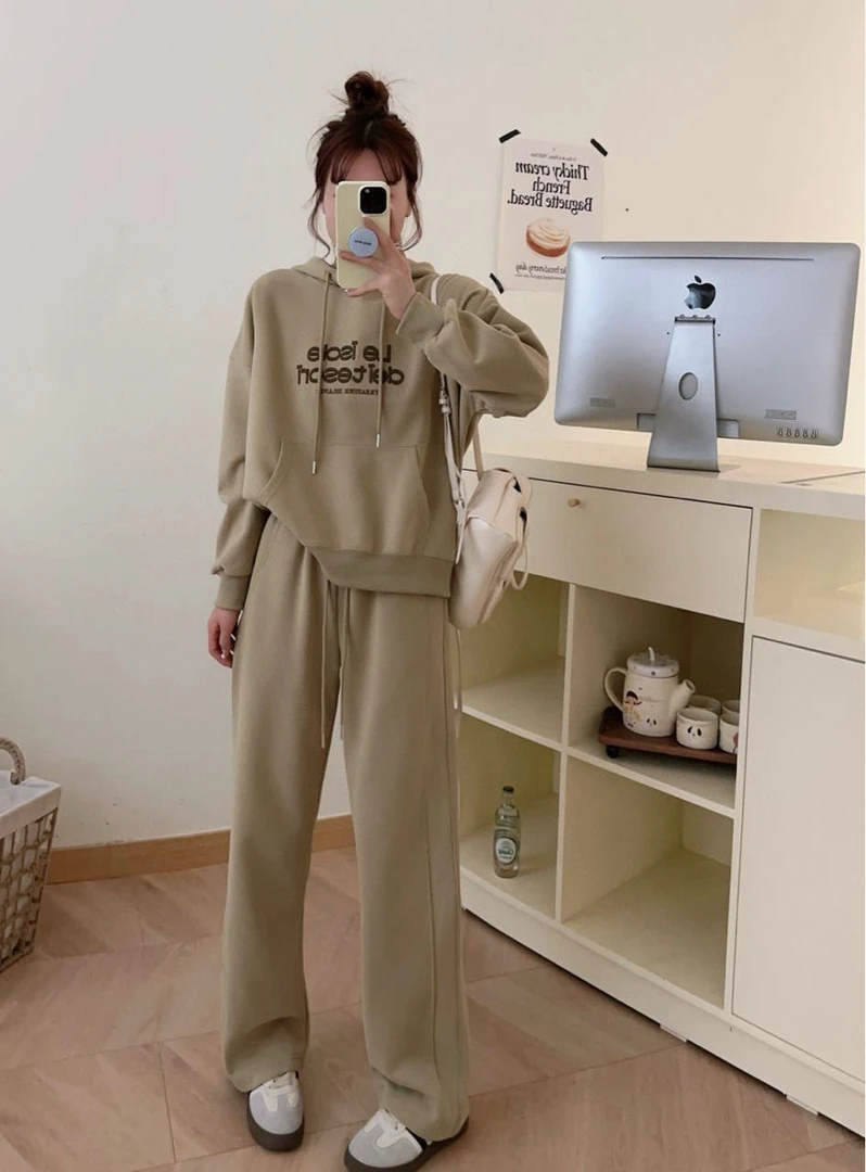 水洗字母刺绣卫衣帽衫