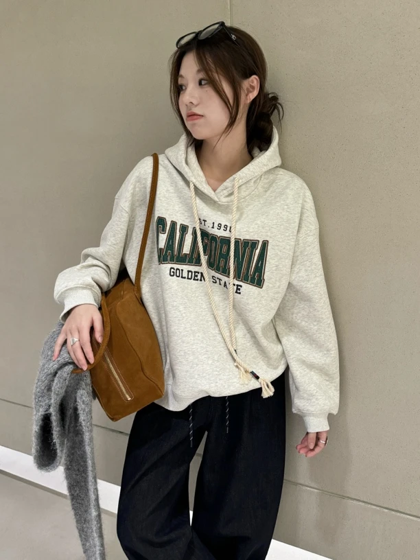 加绒立体裂痕印花字母卫衣帽衫云小熊服饰